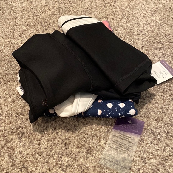 NWT Medium Activewear Lot - Picture 2 of 8